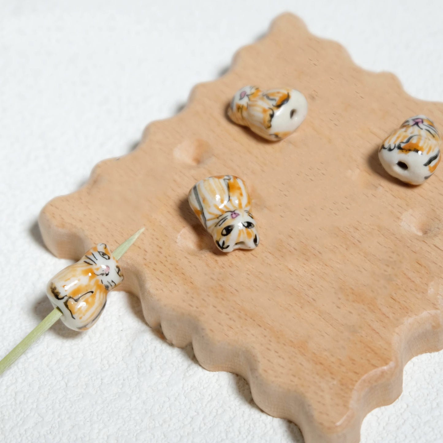 2pcs cat porcelain beads